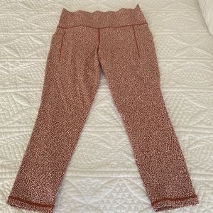Athleta Salutation Stash leggings. Sz M